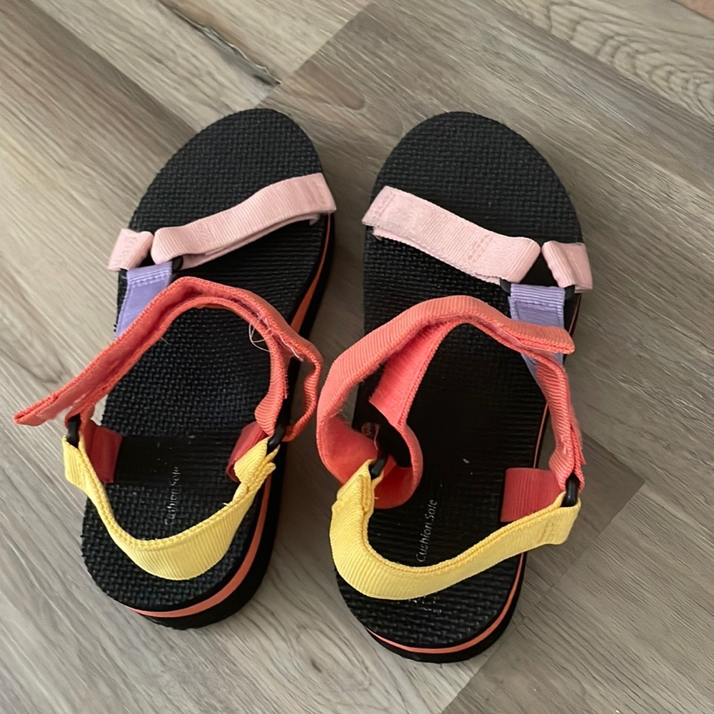 Platform sandals
